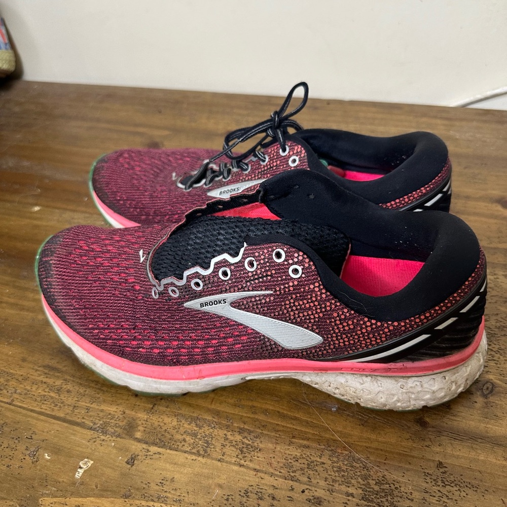 Womens Brooks Ghost 11 Sneakers Athletic Running Shoes Maroon Sz 11M